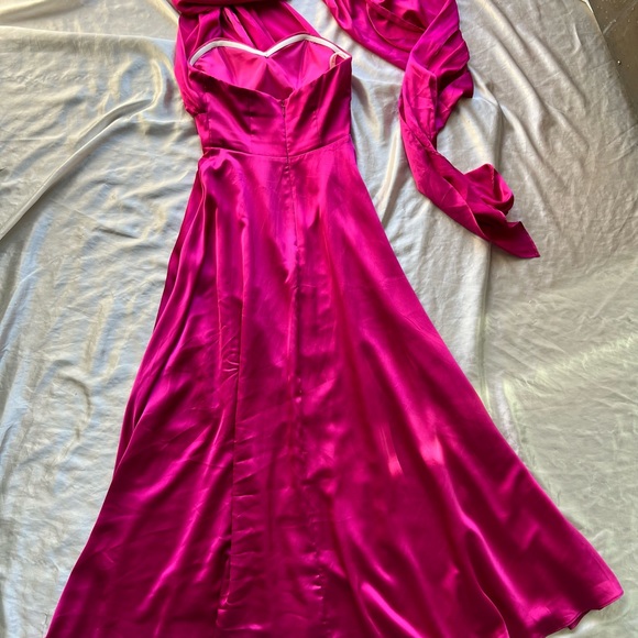 Elegant Fuchsia Evening Gown - Picture 7 of 12